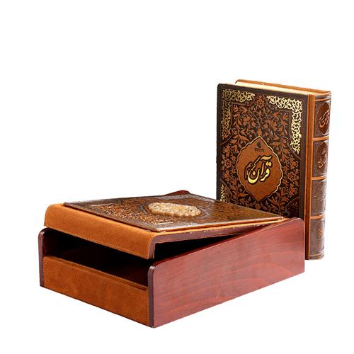 Book-1600 - قرآن نفیس وزیری جعبه چوب و چرم