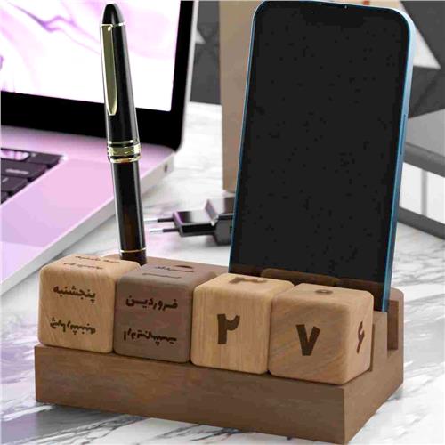 WF-136 - تقویم رومیزی چوبی مادام‌العمر با جای خودکار و پایه موبایل