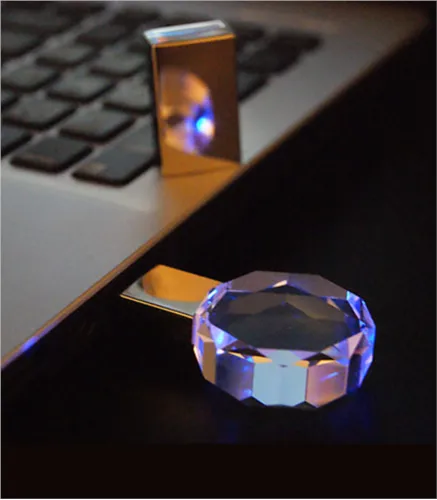 FK-100 - فلش کریستالی طرح جواهر 8 گیگ FK-100 - فلش کریستالی طرح جواهر 8 گیگ